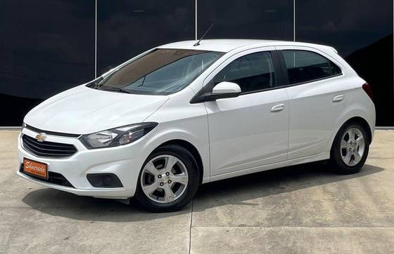 CHEVROLET ONIX 1.4 MPFI ACTIV 8V FLEX 4P AUTOMÁTICO CHEVROLET ONIX 1.4 MPFI ACTIV 8V FLEX 4P AUTOMÁTICO